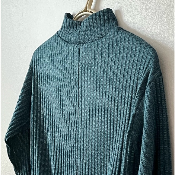 Women’s Olivia Rae Long Sleeves Cropped Top - Picture 5 of 9